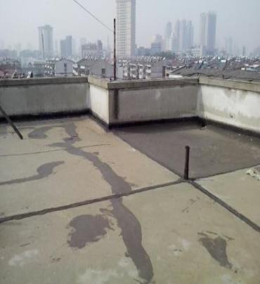 建邺漏水维修 楼顶漏水是什么原因，楼顶漏水维修方法是什么?
